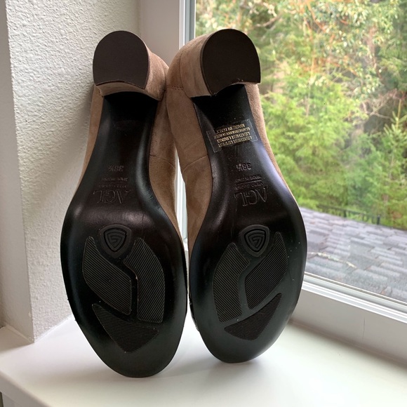 NWTIB - AGL Suede Heels- New In Box - Picture 6 of 8
